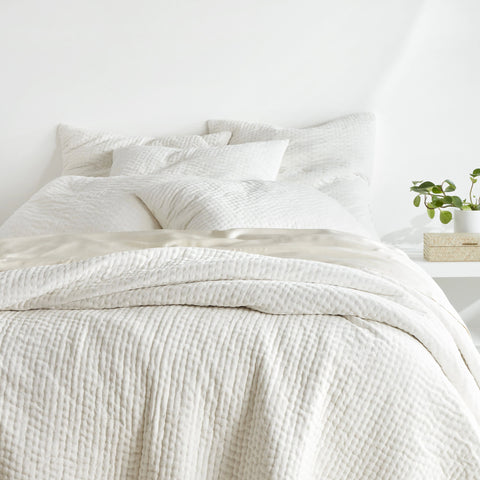 Viola Velvet Dove White Quilt