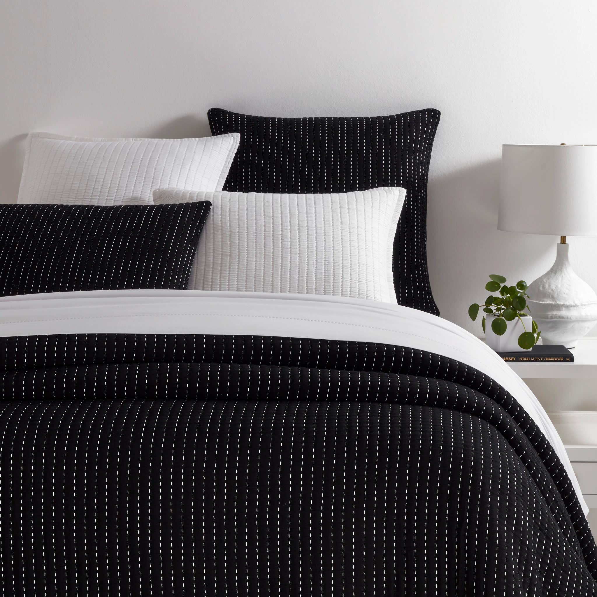 Pick Stitch Black Matelasse Coverlet – Annie Selke